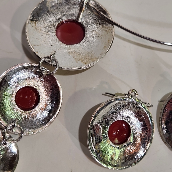 Silvertone & Red Cabachon Choker & Earrings "Costume Jewelry" (Set Of 2) - Picture 10 of 10